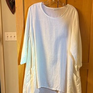 White linen tunic with 3/4 length sleeves, size XL, made by cut loose.